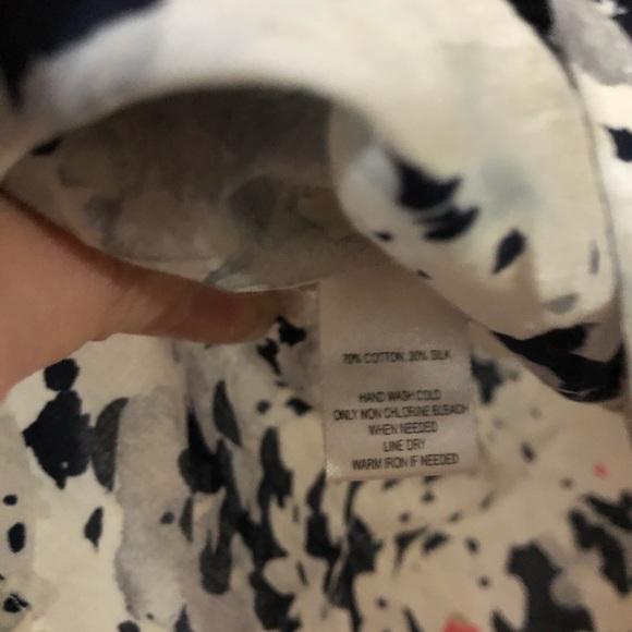 END OF YEAR SALE! EUC LOFT Petite Blouse - Picture 4 of 4